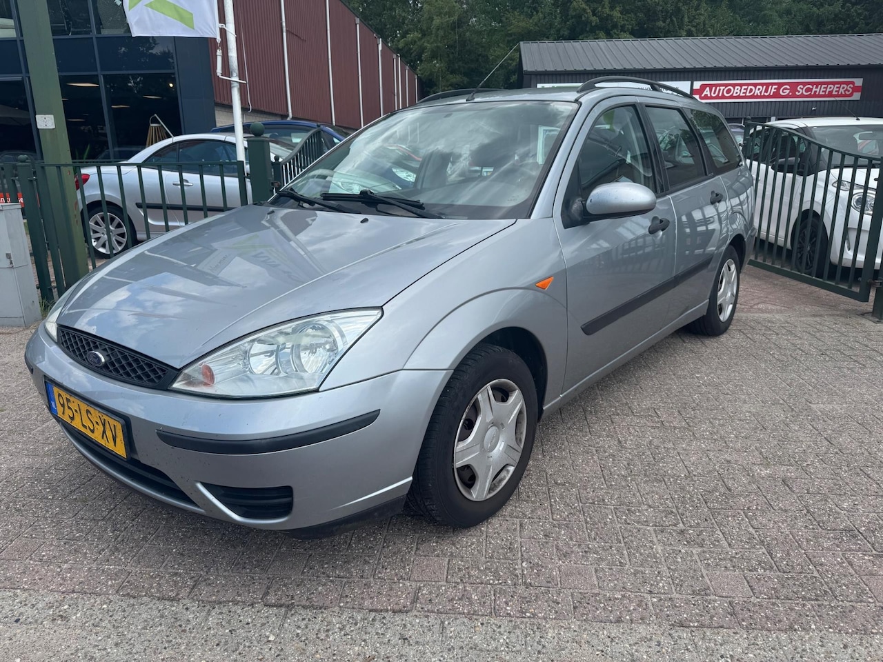 Ford Focus Wagon - 1.6nairco,elektr ramen, trekhaak - AutoWereld.nl