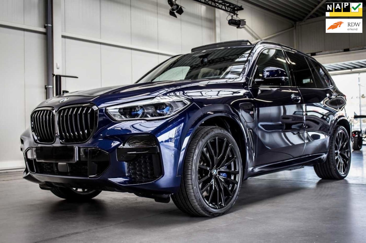 BMW X5 - XDrive45e M-Sport, Panoramadak, Stoelkoeling, Stoelmassage, Trekhaak, Comfortstoelen - AutoWereld.nl