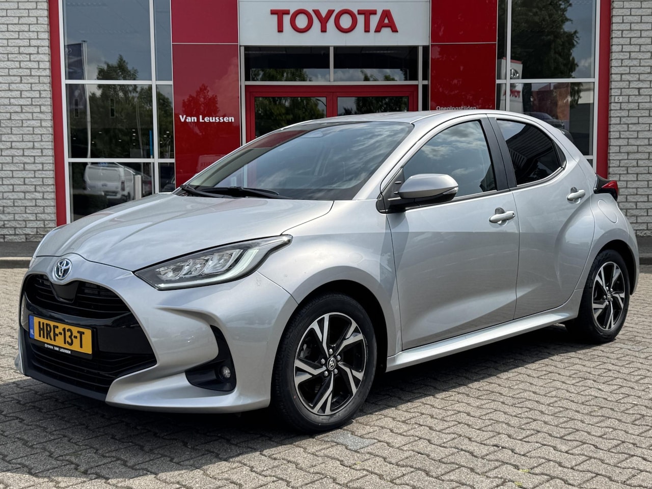 Toyota Yaris - HYBRID 115 DYNAMIC STOEL/STUURVERW APPLE/ANDROID LED 16" LM-VELGEN CLIMA AD-CRUISE - AutoWereld.nl