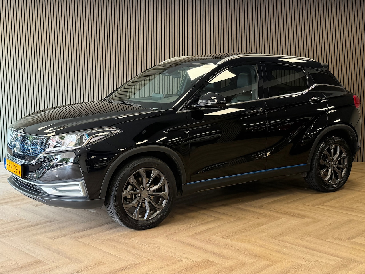 Seres 3 - 52kWh AUT. PANORAMADAK CAMERA 360° KEYLESS NAVIGATIE DRIVING ASSISTANCE LEDER AIRCO PDC US - AutoWereld.nl