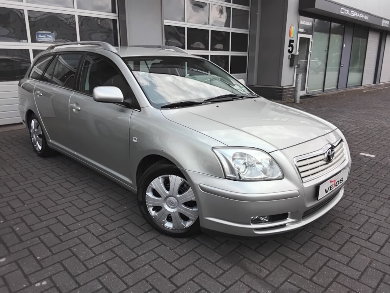 Toyota Avensis Wagon - 1.8 VVTi Linea Sol 1.8 VVTi Linea Sol - AutoWereld.nl