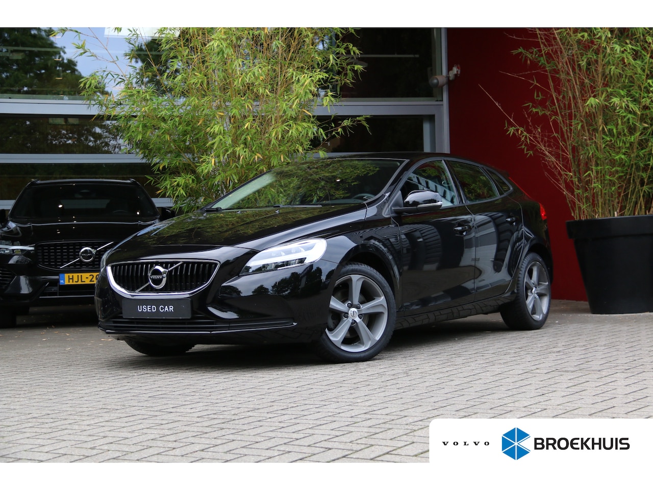 Volvo V40 - 2.0 T3 Nordic+ | Trekhaak | Standkachel | Stoelverwarming | City Safety - AutoWereld.nl