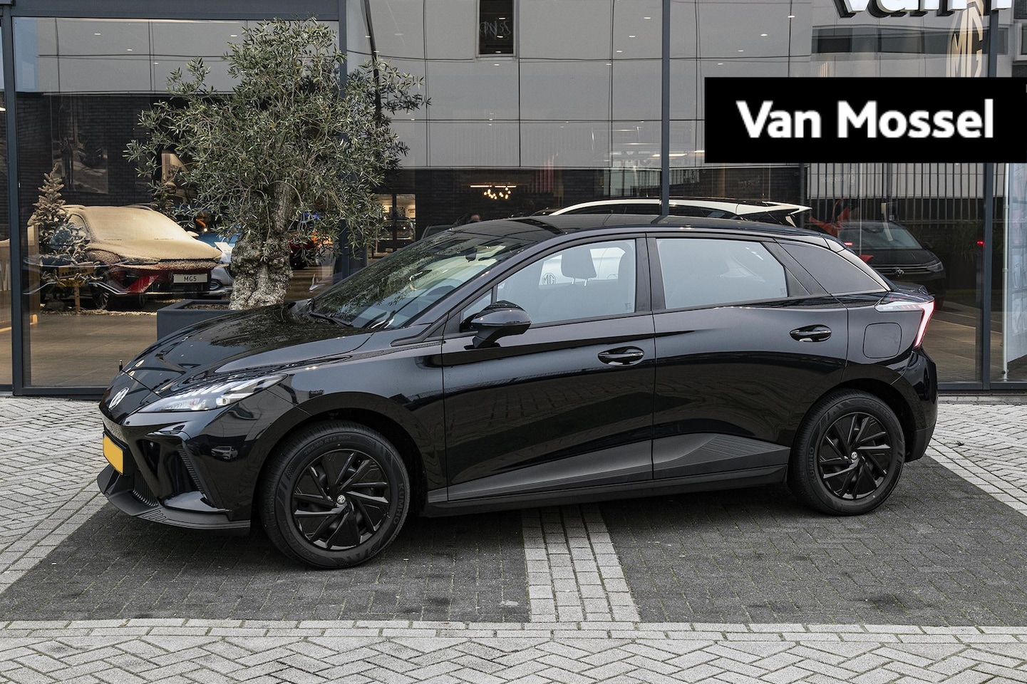 MG 4 - MG4 Standard 51 kWh | Korting tot € 7.000,- | 350 km WLTP | Voorraaddeal nu vanaf € 26.600 - AutoWereld.nl