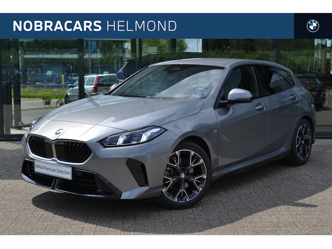 BMW 1-serie - 120i M Sport Automaat / Trekhaak / Sportstoelen / Comfort Access / Adaptieve LED / Parking - AutoWereld.nl