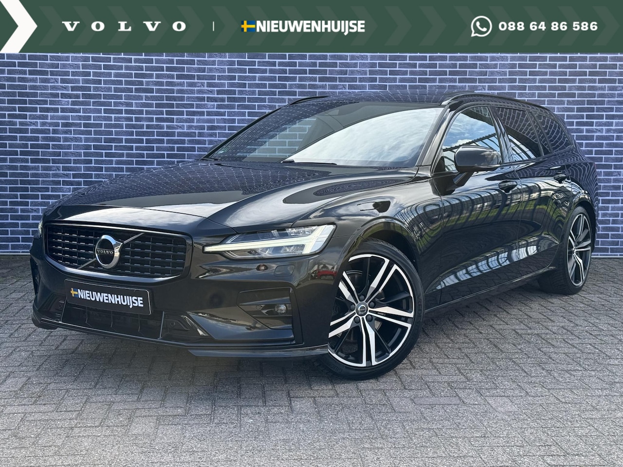 Volvo V60 - 2.0 B4 R-Design | Trekhaak | Panoramadak | Harman/Kardon | Keyless entry | Standkachel | S - AutoWereld.nl