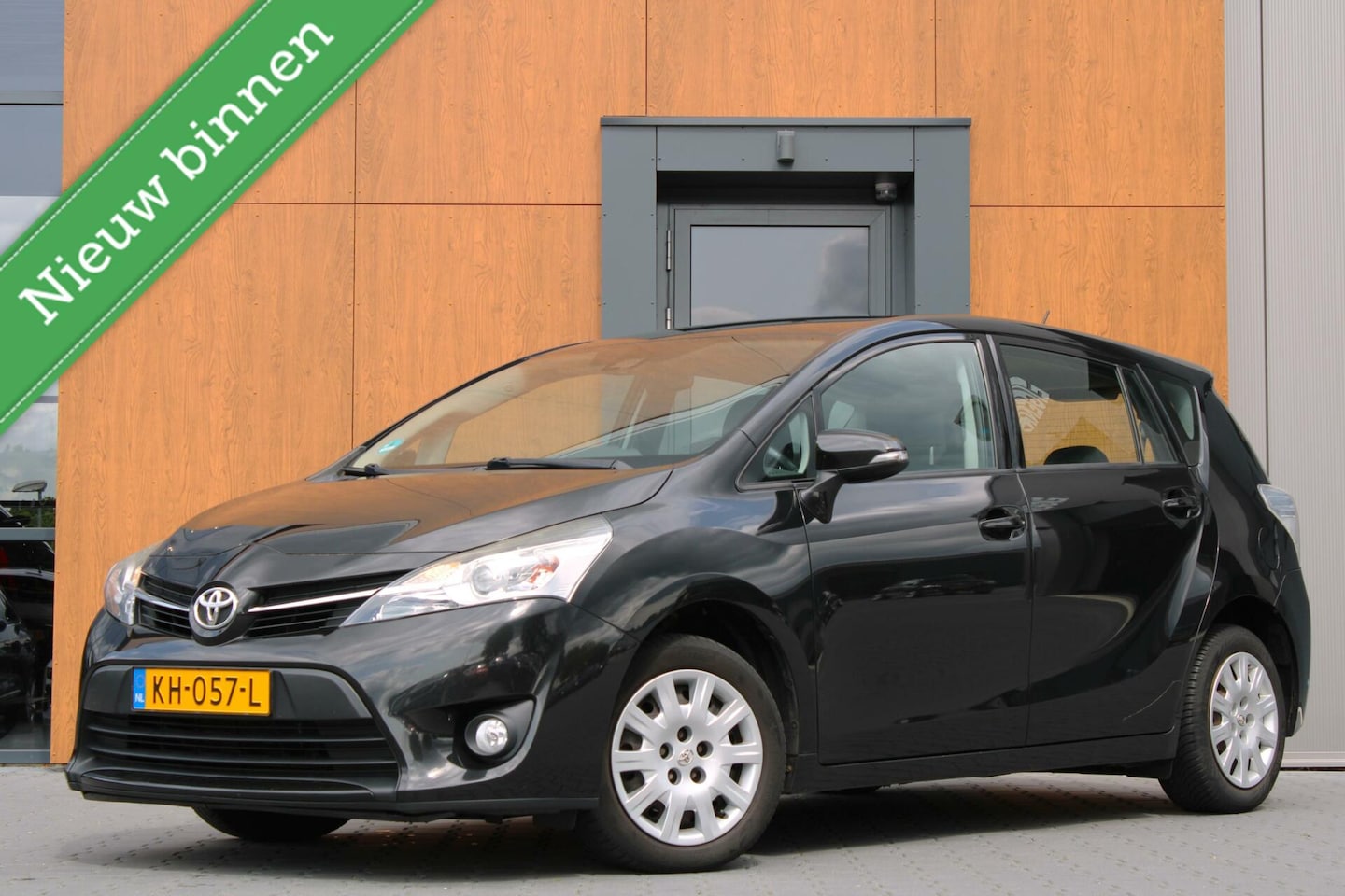 Toyota Verso - 1.6VVT-i Comfort | Trekhaak | All Seasonbanden - AutoWereld.nl