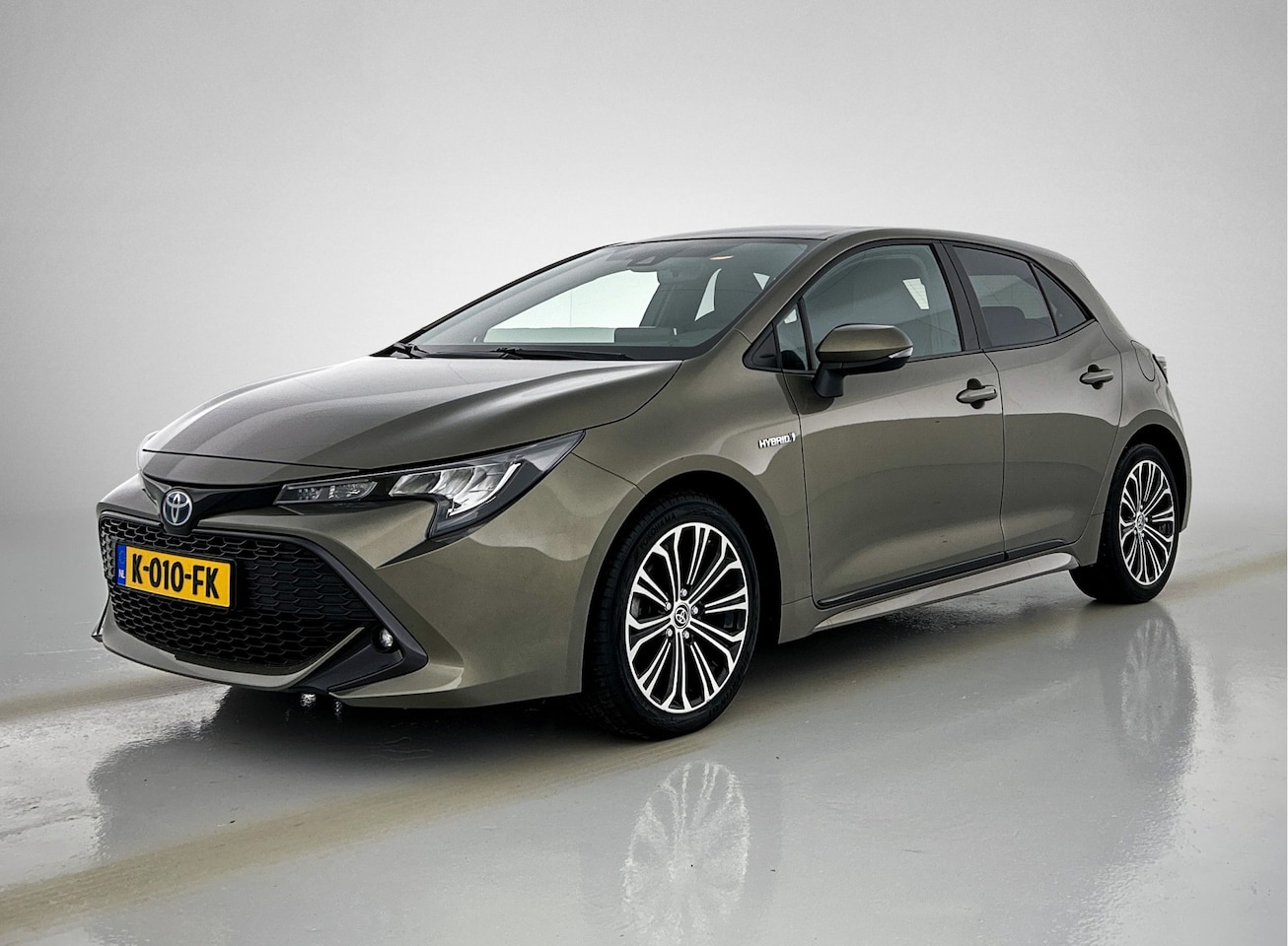 Toyota Corolla - 1.8 Hybrid Dynamic | Adaptive Cruise | Trekhaak | Stoelverwarming | - AutoWereld.nl