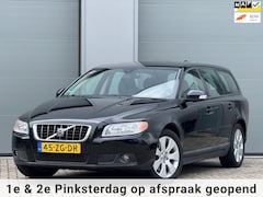 Volvo V70 - 2.4D Kinetic | Automaat | Trekhaak | Parkeersensoren | Bluethooth | 17 inch