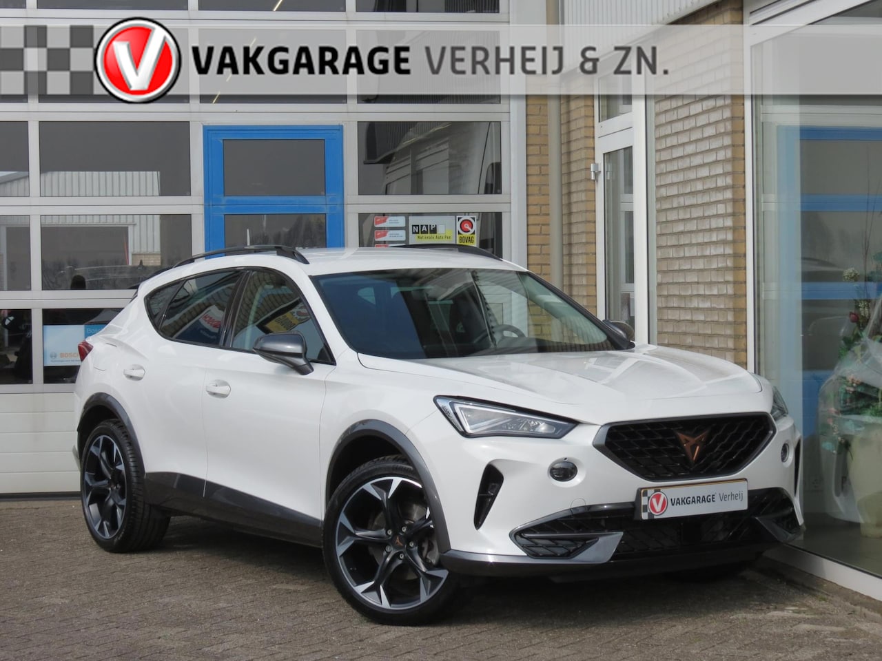 CUPRA Formentor - 1.4 e-Hybrid Trekhaak|Car-Play|Winter Pack|DAB+|Ad. Cruise|Clima - AutoWereld.nl