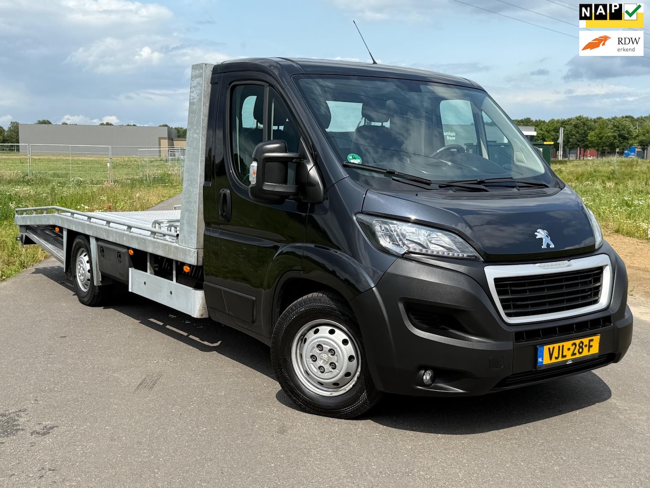 Peugeot Boxer - 2.2 BlueHDi 165 | Oprijwagen/Autoambulance | Elek Lier | Luchtvering - AutoWereld.nl