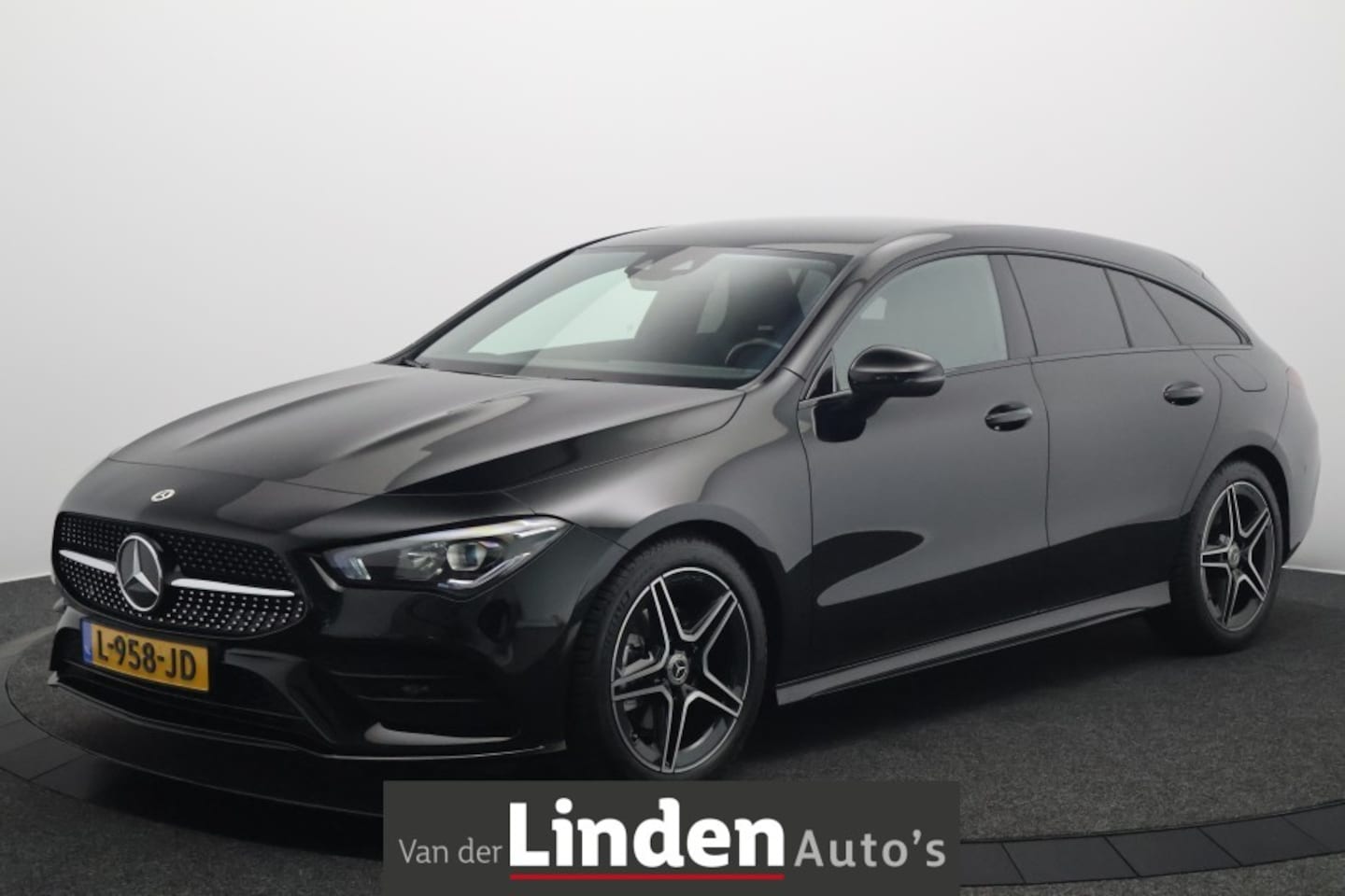 Mercedes-Benz CLA-Klasse - 180 Business Solution AMG 136PK | Trekhaak Wegklapbaar | Sfeerverlichting | Led - AutoWereld.nl