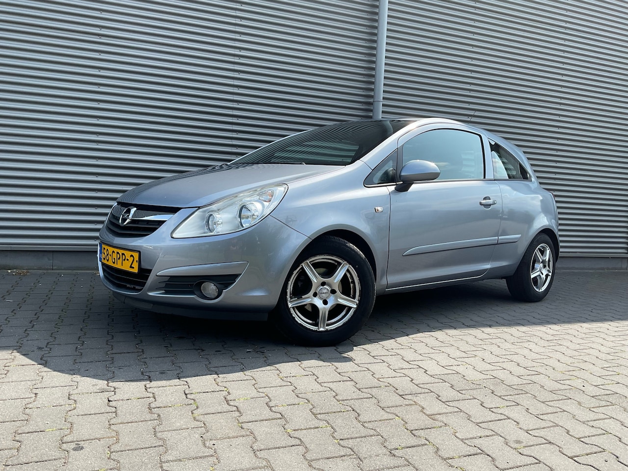 Opel Corsa - Corsa 1.4-16V Enjoy 3 h 2006 8 2009 1 - AutoWereld.nl
