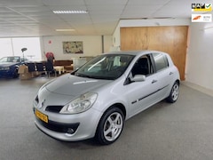 Renault Clio - 1.6-16V Privilège Apk Nieuw, Clima, Cruise, N.A.P, Lm velgen, 2 sleutels + Boekjes, Topsta