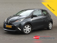 Toyota Aygo - 1.0 VVT-i 69pk 5D x-play | Camera | Cruise | LED | Airco | Elektrische ramen | Start/Stop