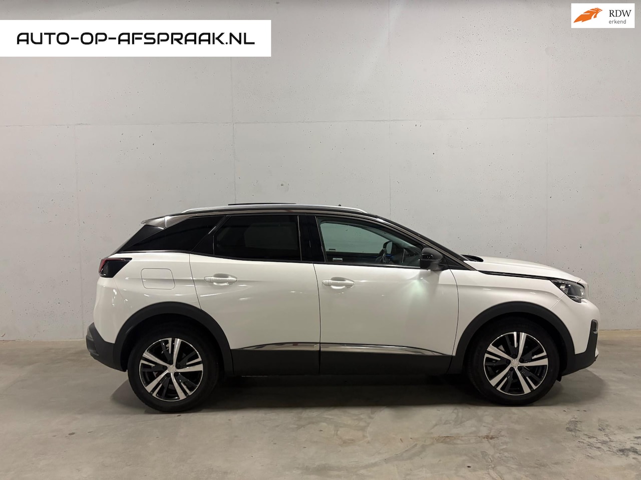 Peugeot 3008 - 1.2 PureTech GT Line Pano 360 Camera Clima APK - AutoWereld.nl