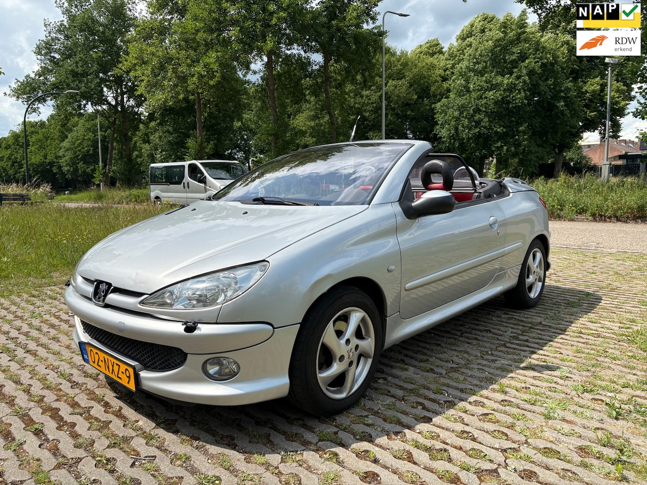 Peugeot 206 CC - 1.6-16V Roland Garros / cabrio! / leder / airco - AutoWereld.nl
