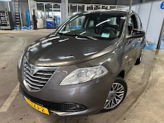 Lancia Y(psilon) - Ypsilon MET NIEUWE KOPPELINGSET, AIRCO & JAAR APK