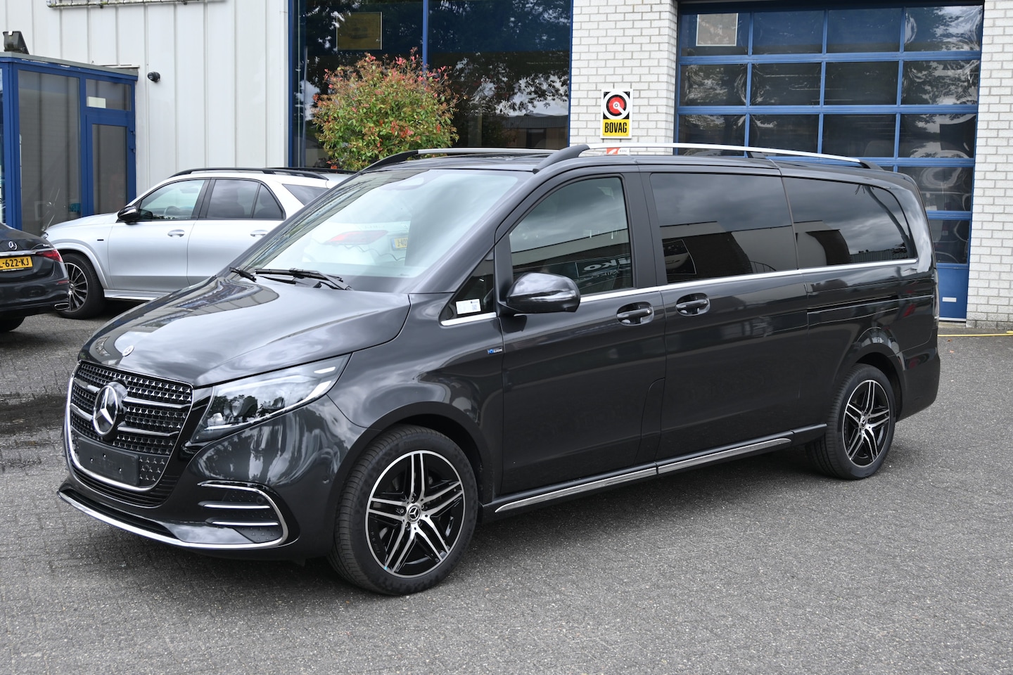 Mercedes-Benz V-klasse - 300d 4-Matic AMG L3 DC Distronic, 360 Graden camera, Electrische schuifdeuren - AutoWereld.nl