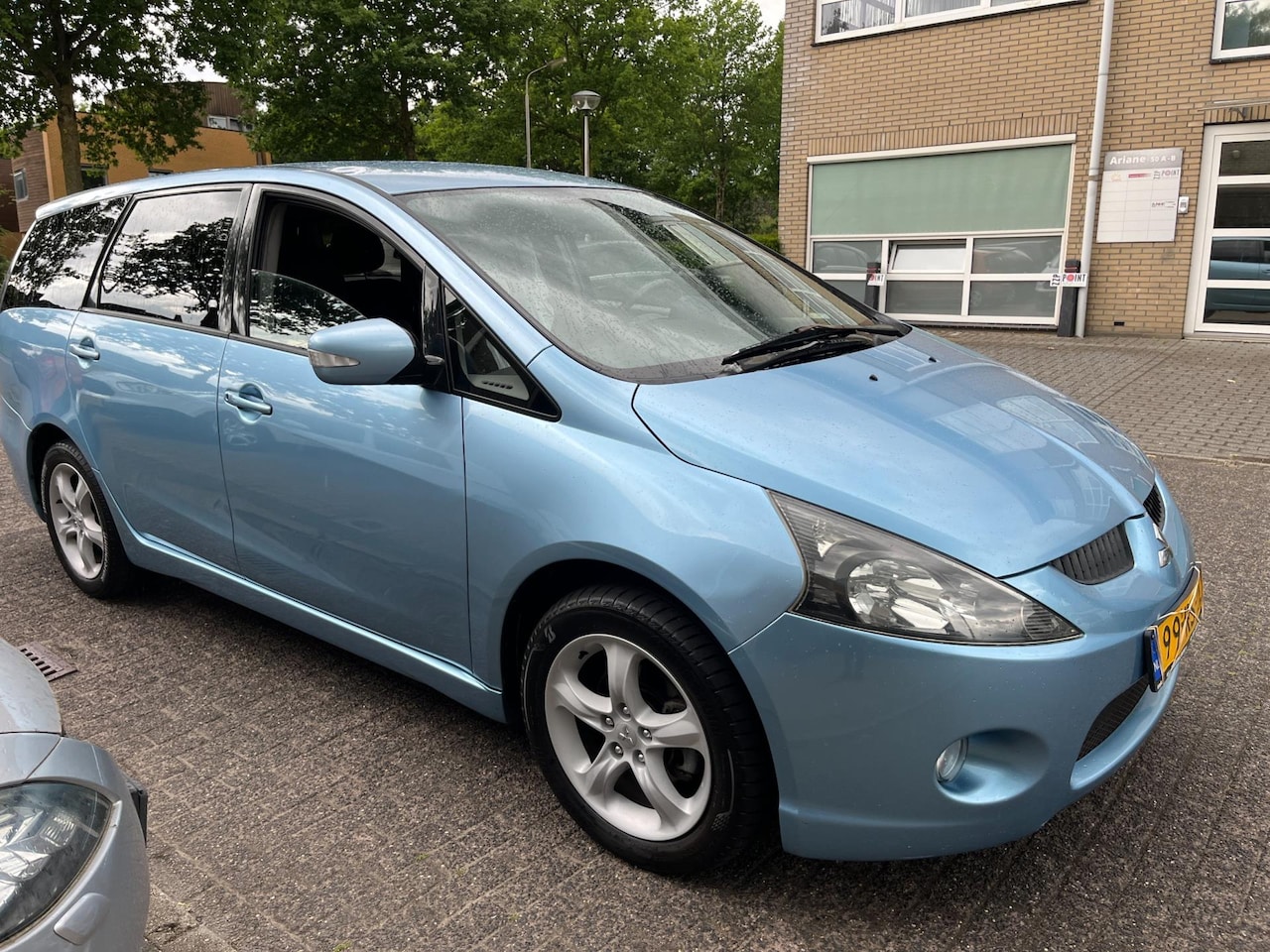 Mitsubishi Grandis - 2.4-16V Intense 7 stoelen nette auto. - AutoWereld.nl