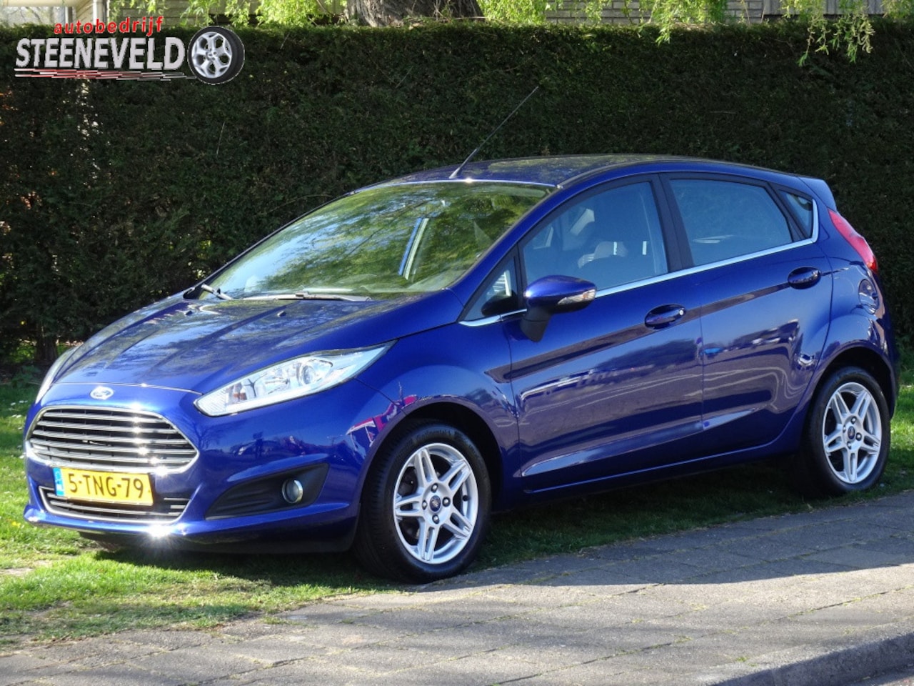Ford Fiesta - 1.0 100pk Titanium met Navi en Parkeerhulp - AutoWereld.nl