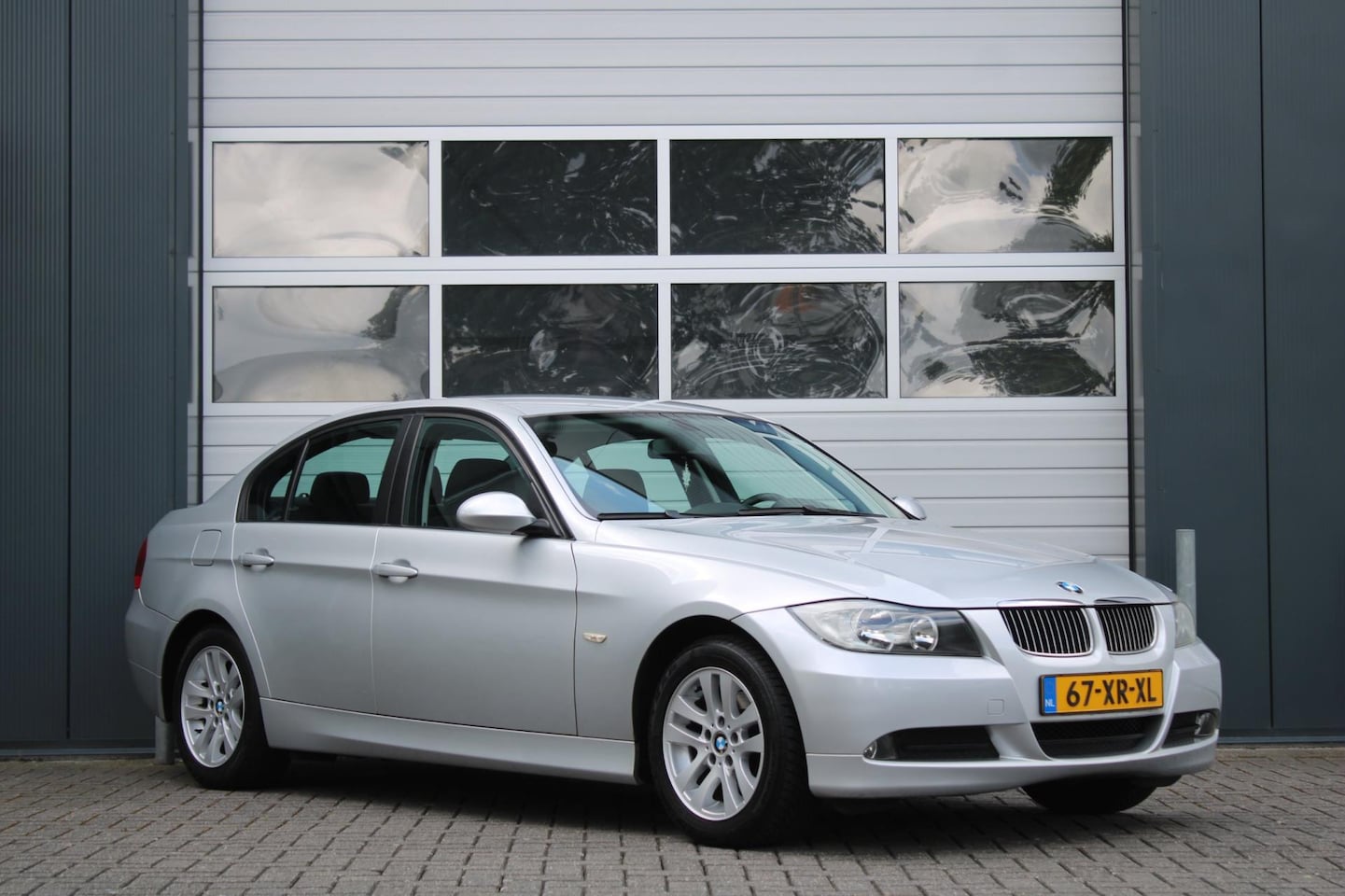 BMW 3-serie - 318i Business Line Clima/Cruise/Navi/Bluetooth/PDC/RadioCD.AUX/16"LM/Isofix/Trekhaak/APK:1 - AutoWereld.nl