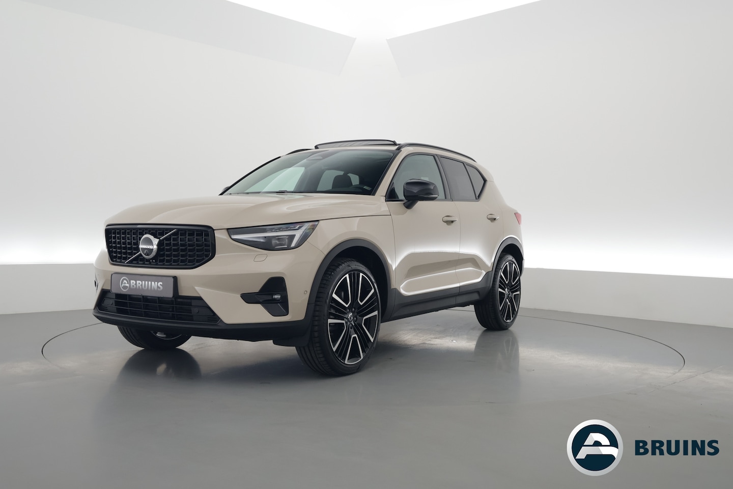Volvo XC40 - 2.0 B4 Plus Dark | Pano | ACC | Blis | H&K | 360 cam | 21" | - AutoWereld.nl