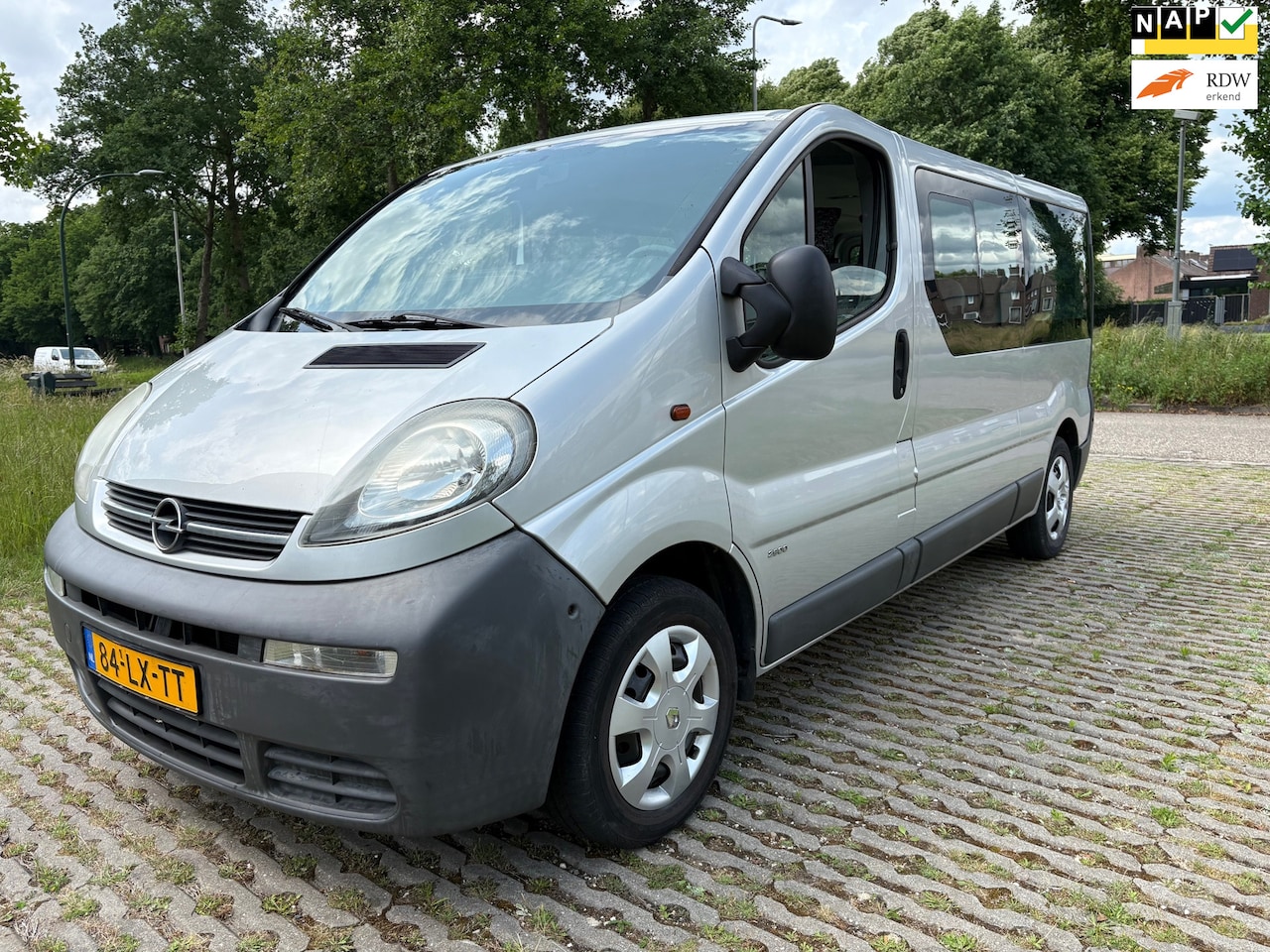 Opel Vivaro Combi - 2.0i L2H1 / 6 personen - AutoWereld.nl