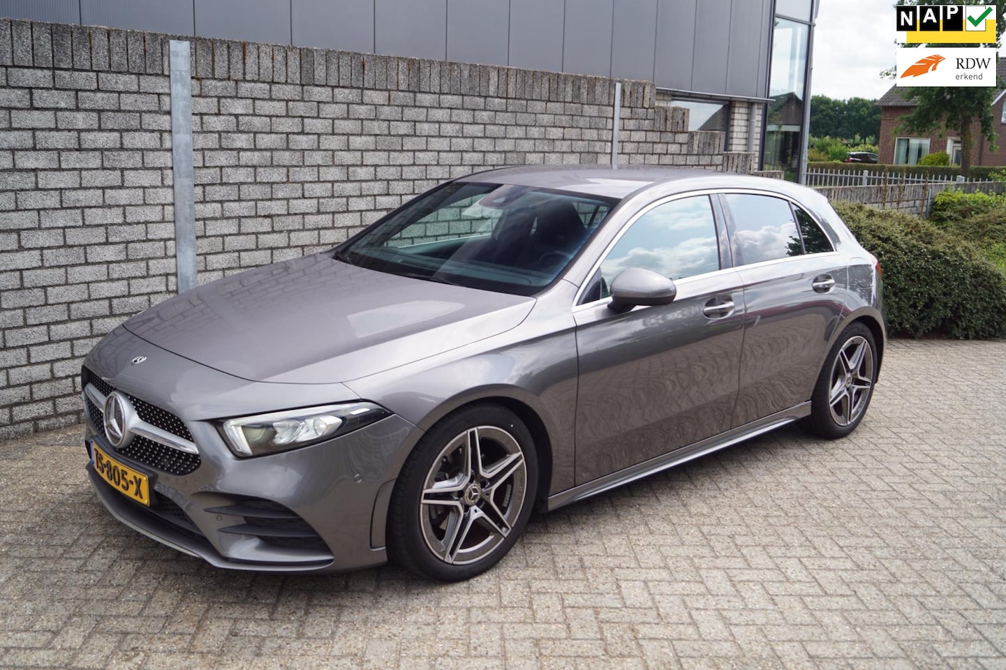 Mercedes-Benz A-klasse - 200 Business Solution AMG Autom Leder/Alcantara Sportst Stoelverw Navi Camera Clima Cruise - AutoWereld.nl