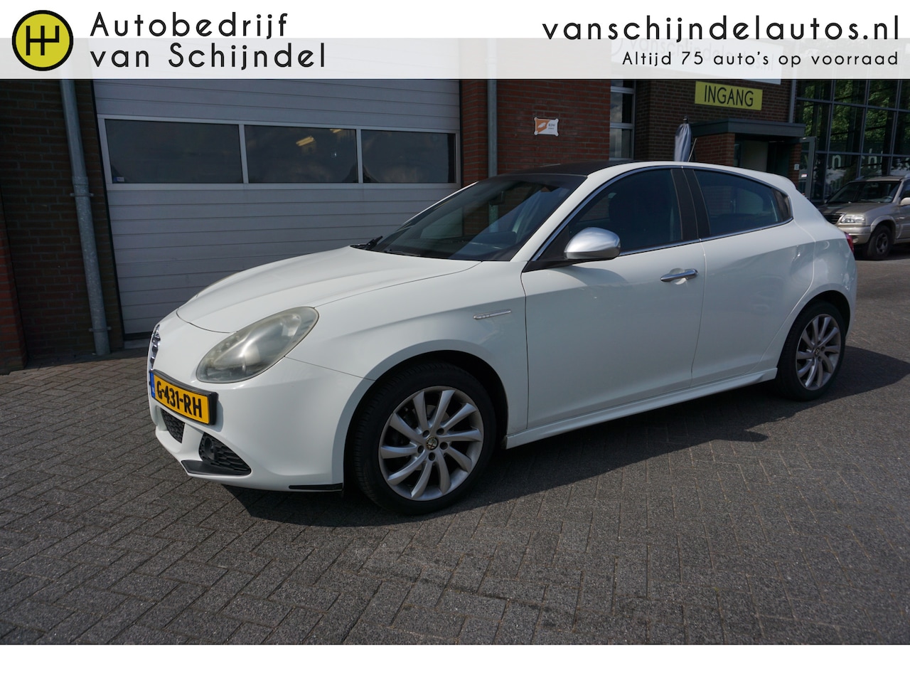 Alfa Romeo Giulietta - 1.4 T 120PK DISTINCTIVE 5 DEURS ECC AIRCO 17INCH LMV LEDER-ALCANTARA BLUE&ME PARKEERSENSOR - AutoWereld.nl