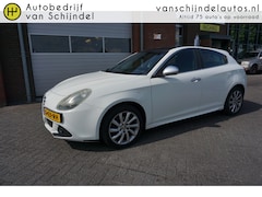 Alfa Romeo Giulietta - 1.4 T 120PK DISTINCTIVE 5 DEURS ECC AIRCO 17INCH LMV LEDER-ALCANTARA BLUE&ME PARKEERSENSOR