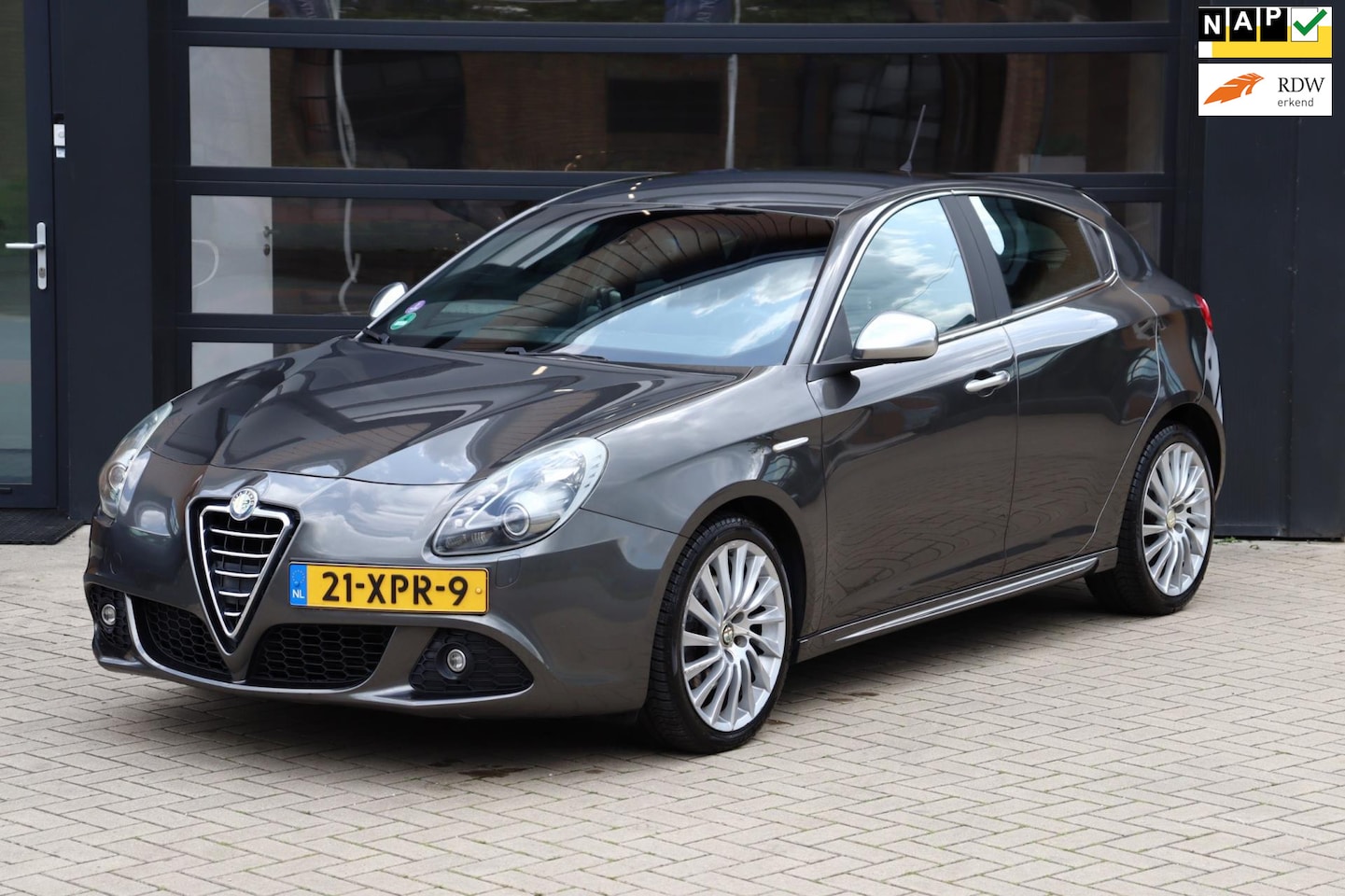 Alfa Romeo Giulietta - 1.4 T Distinctive | NAP | Automaat | Climate | Elektrische Stoelen | Stoelverwarming | Tom - AutoWereld.nl