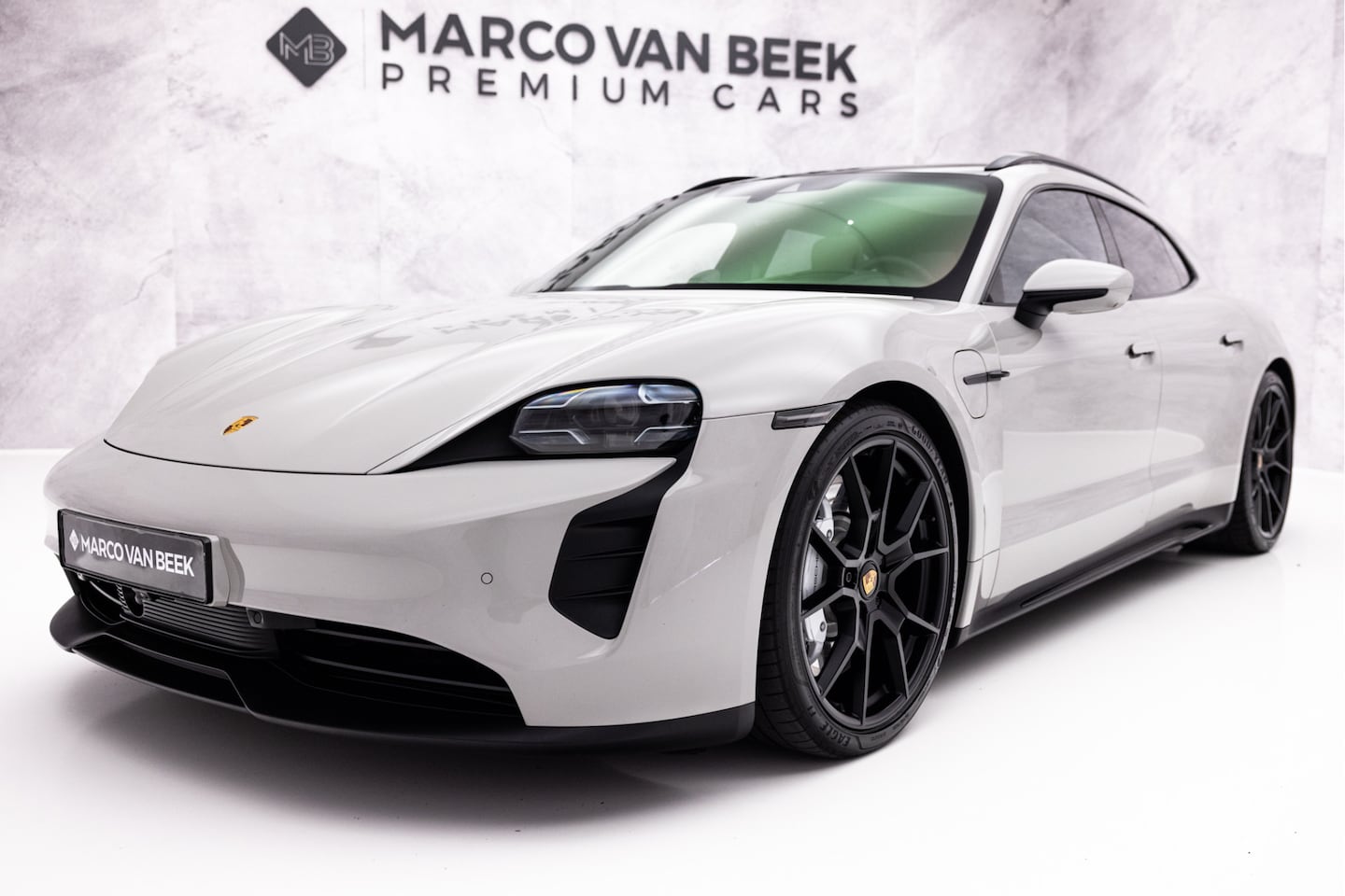 Porsche Taycan Sport Turismo - GTS 93 kWh | Pano Sunshine Control | Achterassturing | InnoDrive - AutoWereld.nl