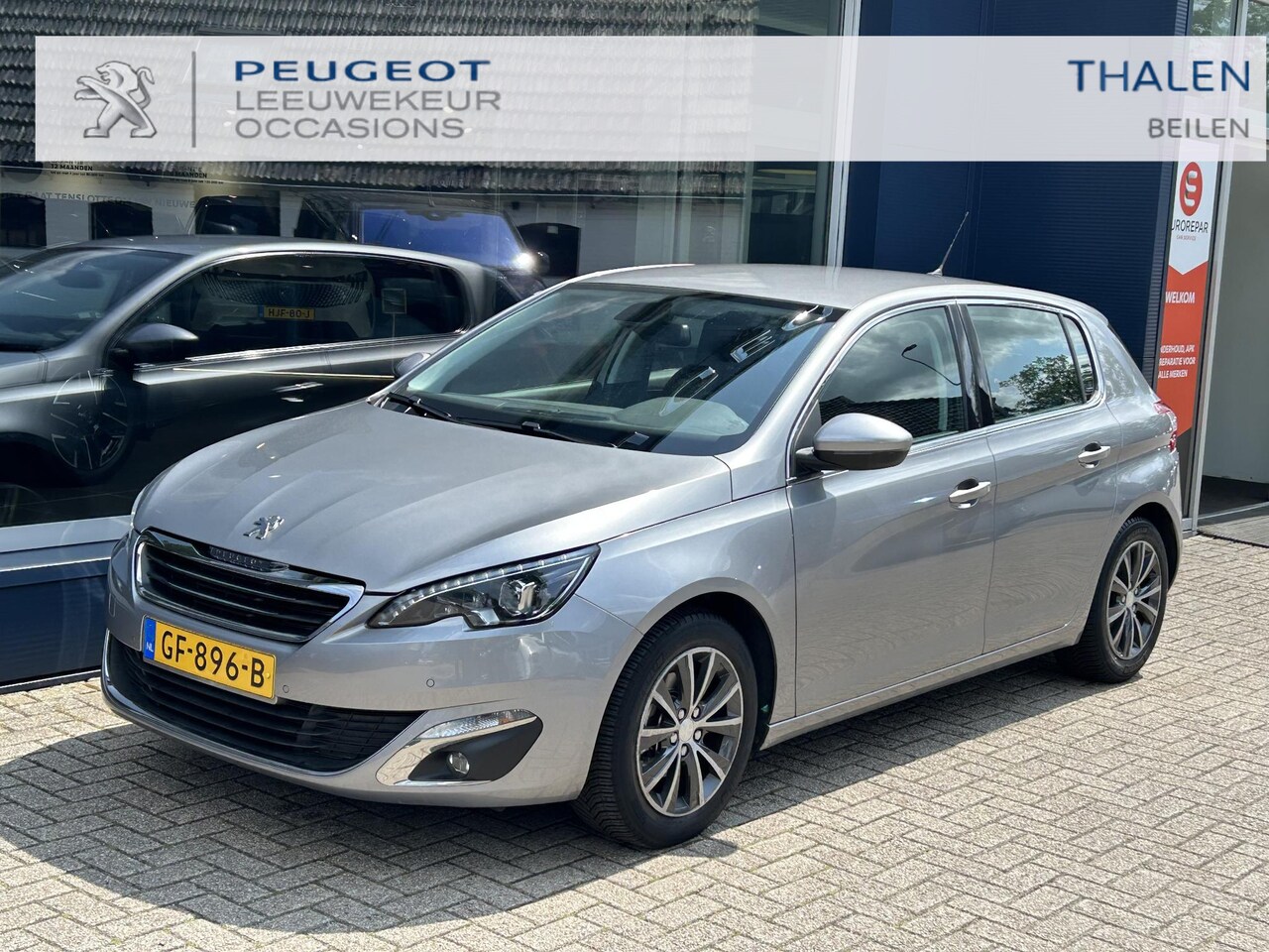 Peugeot 308 - 1.2 Turbo 130PK Allure | 6-Bak | Trekhaak 1300KG | Navigatie | All Season banden | LED | C - AutoWereld.nl