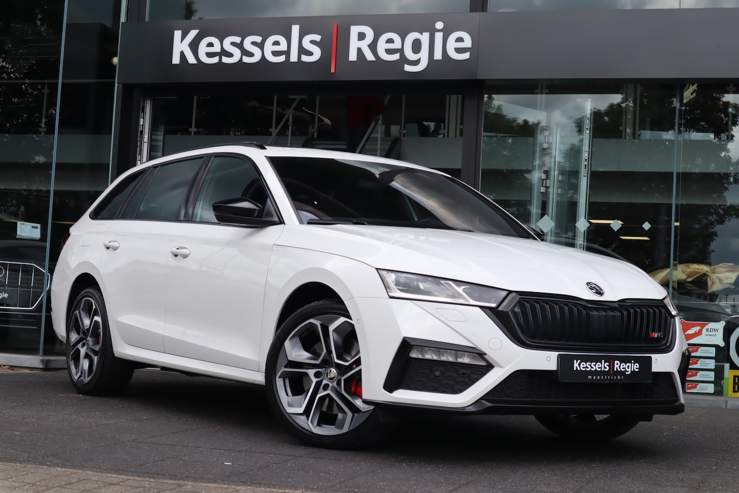 Skoda Octavia Combi - 1.4 TSI RS iV PHEV Pano Led Canton Navi Leer - AutoWereld.nl