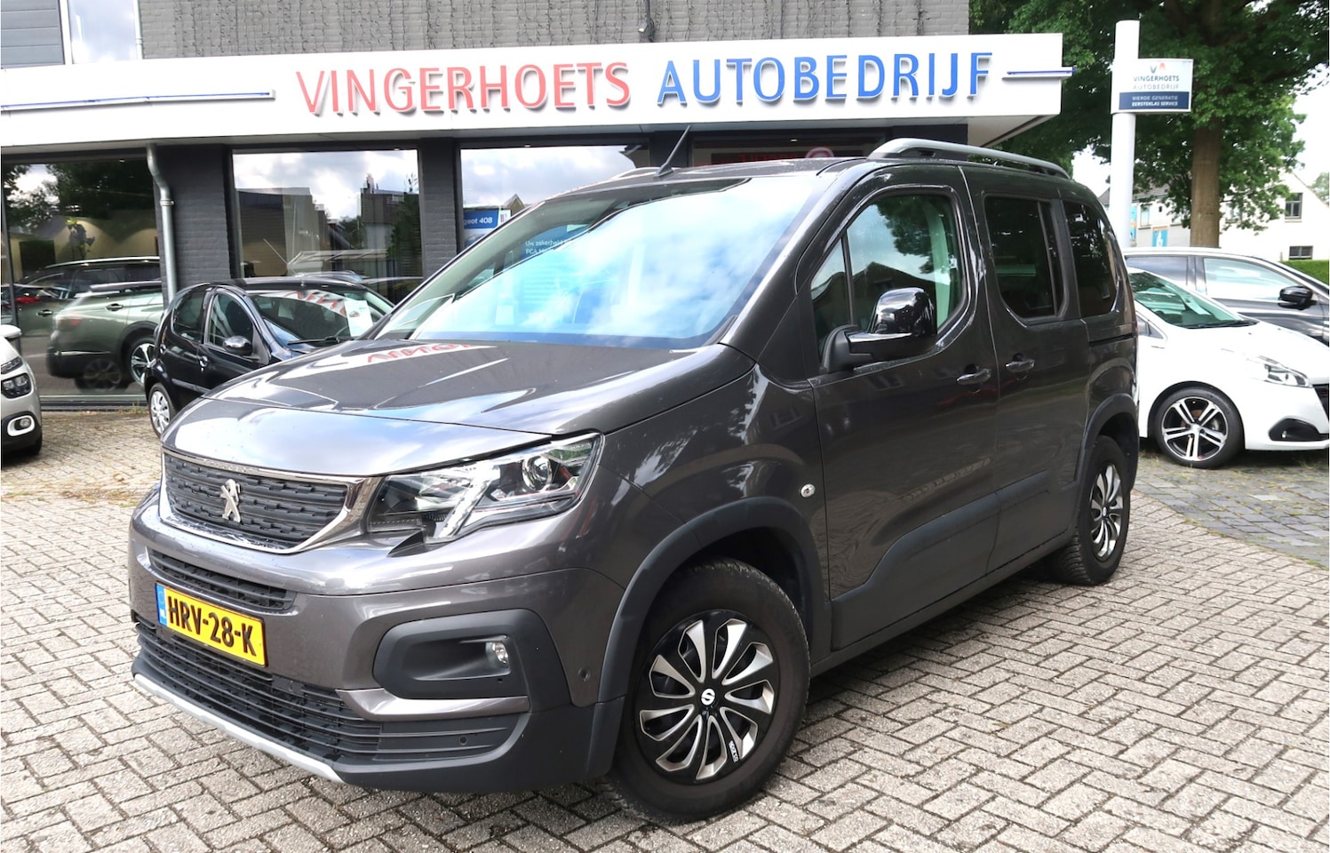 Peugeot Rifter - 130 Pk Benzine * AUTOMAAT * Hele Luxe Allure * * Panoramadak * Spotify en Navigatie via An - AutoWereld.nl