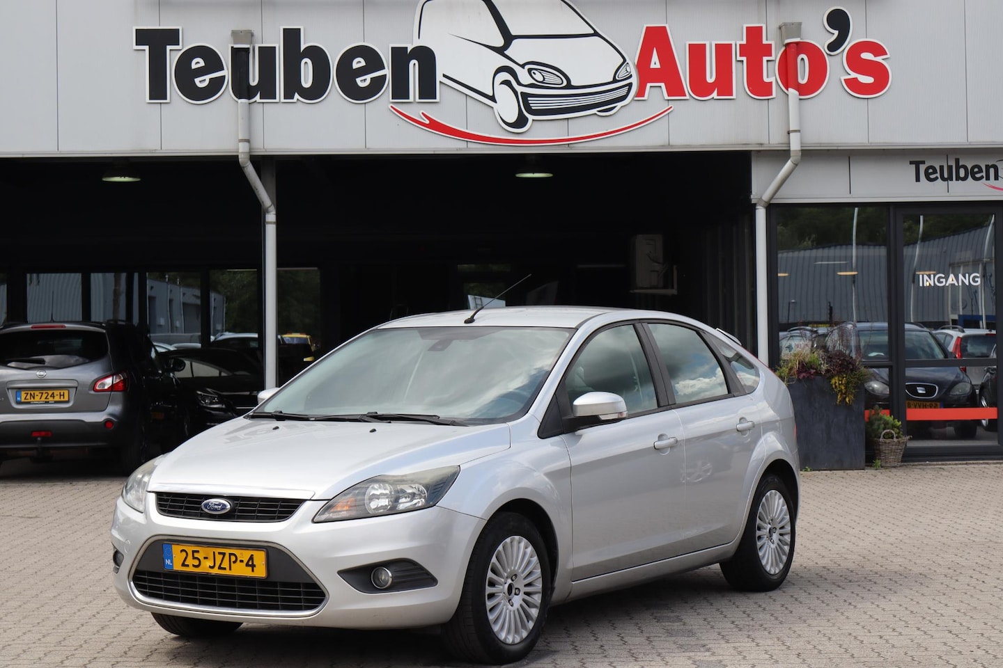 Ford Focus - 1.8 Limited Navigatie, Climate control, Elektrische ramen, Cruise control, Trekhaak - AutoWereld.nl