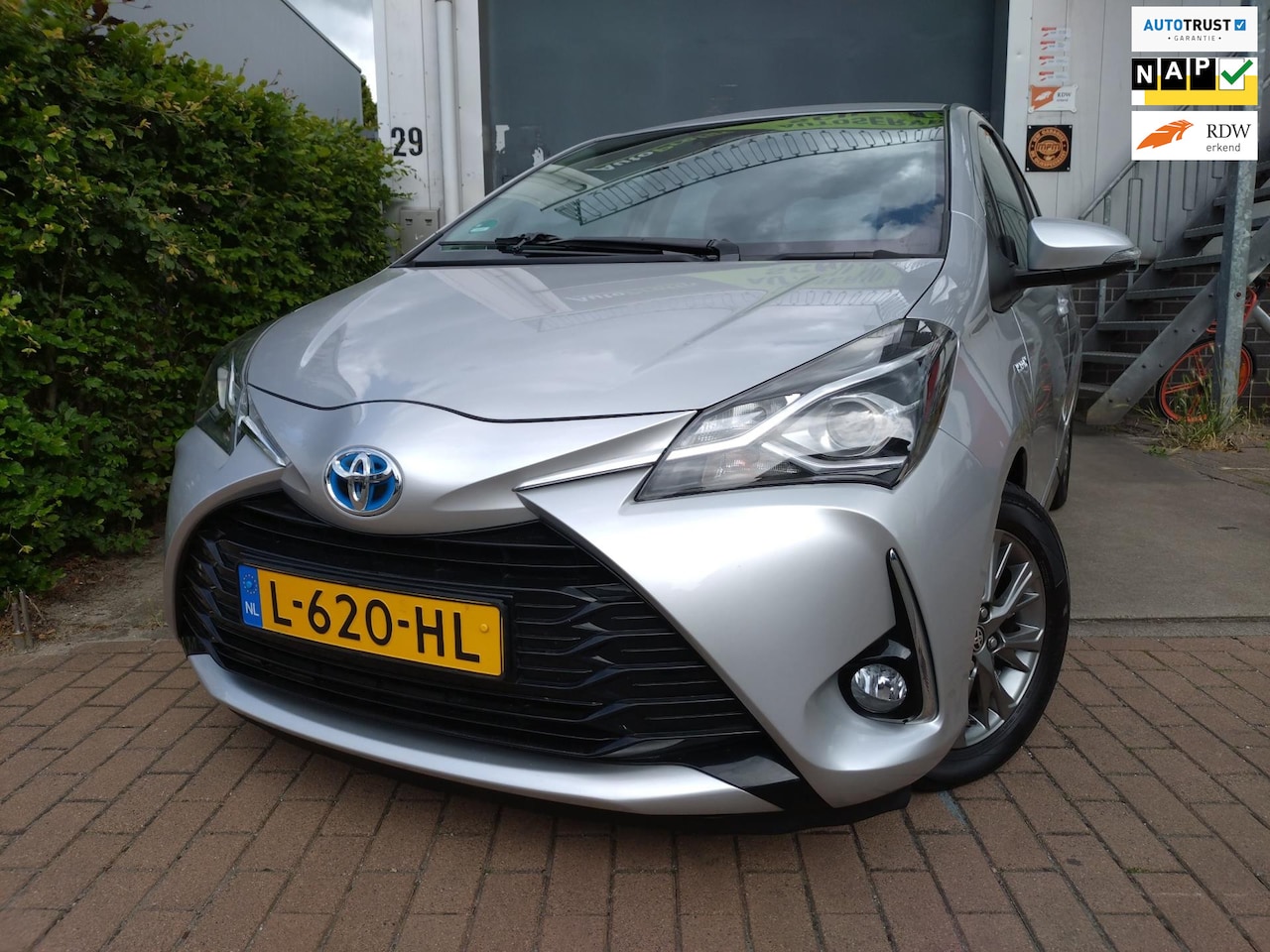 Toyota Yaris - 1.5 Hybrid Executive 1.5 Hybrid Executive - AutoWereld.nl