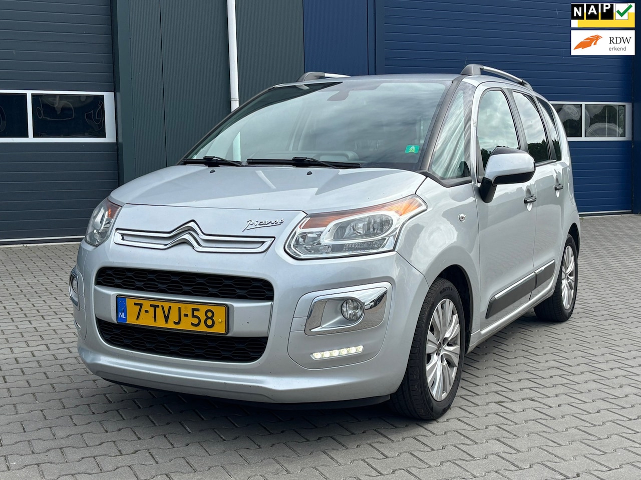 Citroën C3 Picasso - 1.6 HDiF Exclusive | Airco + Cruise control | - AutoWereld.nl