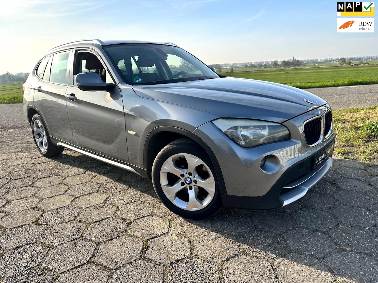 BMW X1 - SDrive18i Executive NAP AIRCO TREKHAAK VELGEN - AutoWereld.nl