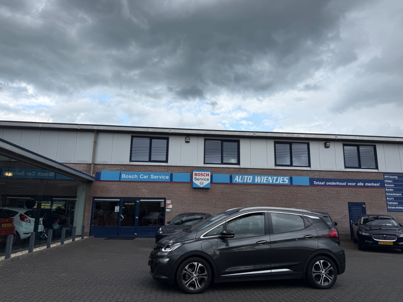 Opel Ampera-e - Business Executive 60kWh | Leer | Carplay - AutoWereld.nl