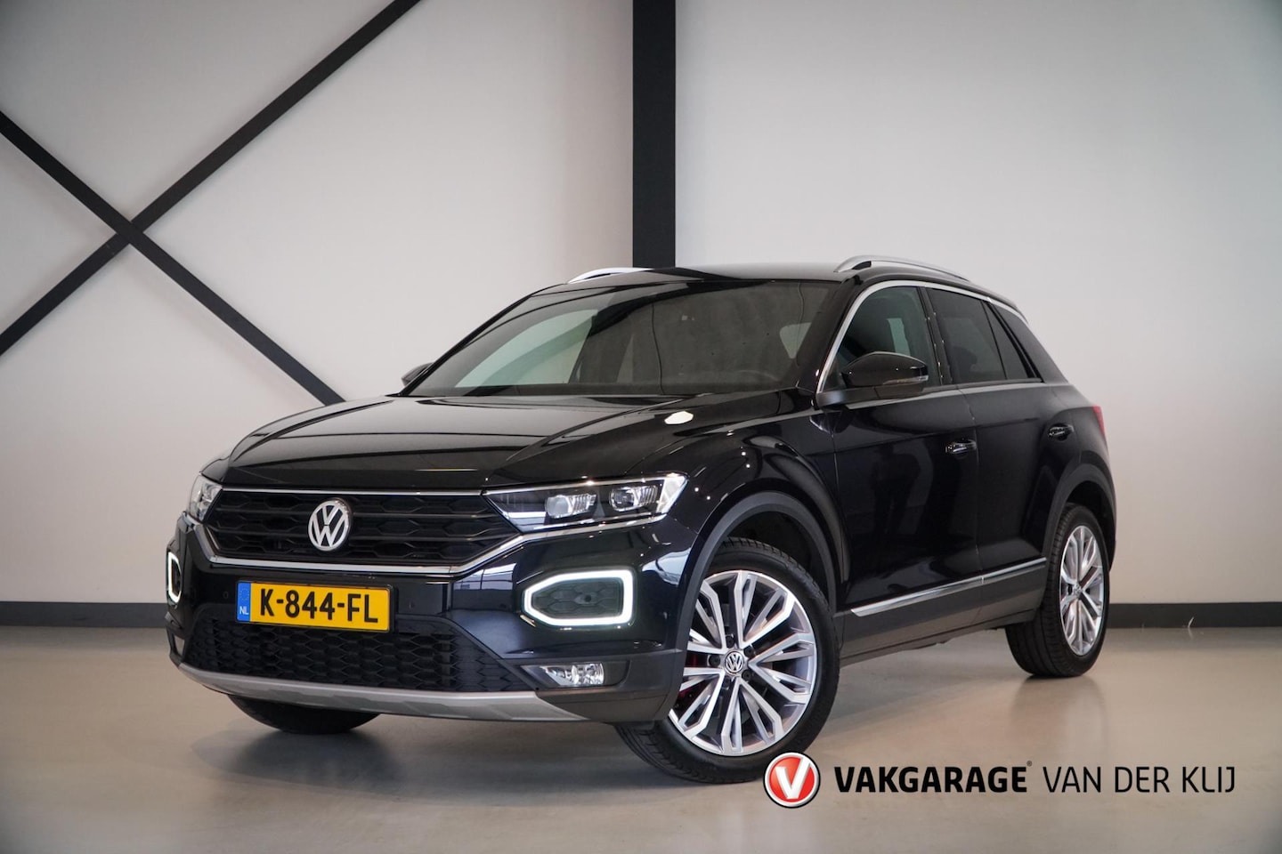 Volkswagen T-Roc - 1.5 TSI Sport Business R | Navi | Camera | Virtual Cockpit | Stoelverwarming | Clima | - AutoWereld.nl