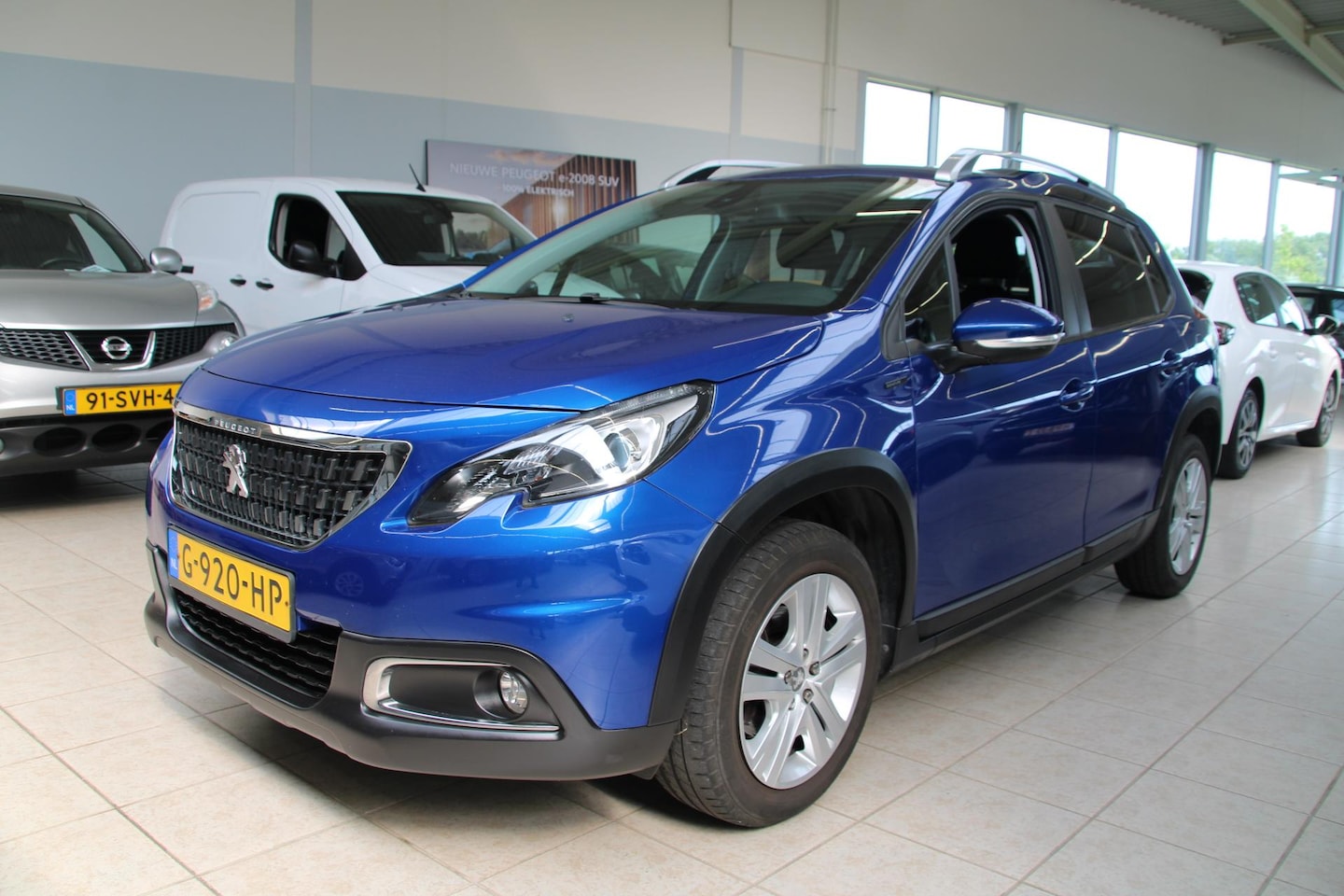 Peugeot 2008 - 1.2 PureTech 110pk Signature Airco Navi Carplay Trekhaak 39.104km - AutoWereld.nl