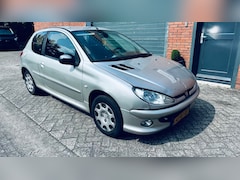 Peugeot 206 - 1.4 Air-line - Airco - rijdt Schakelt