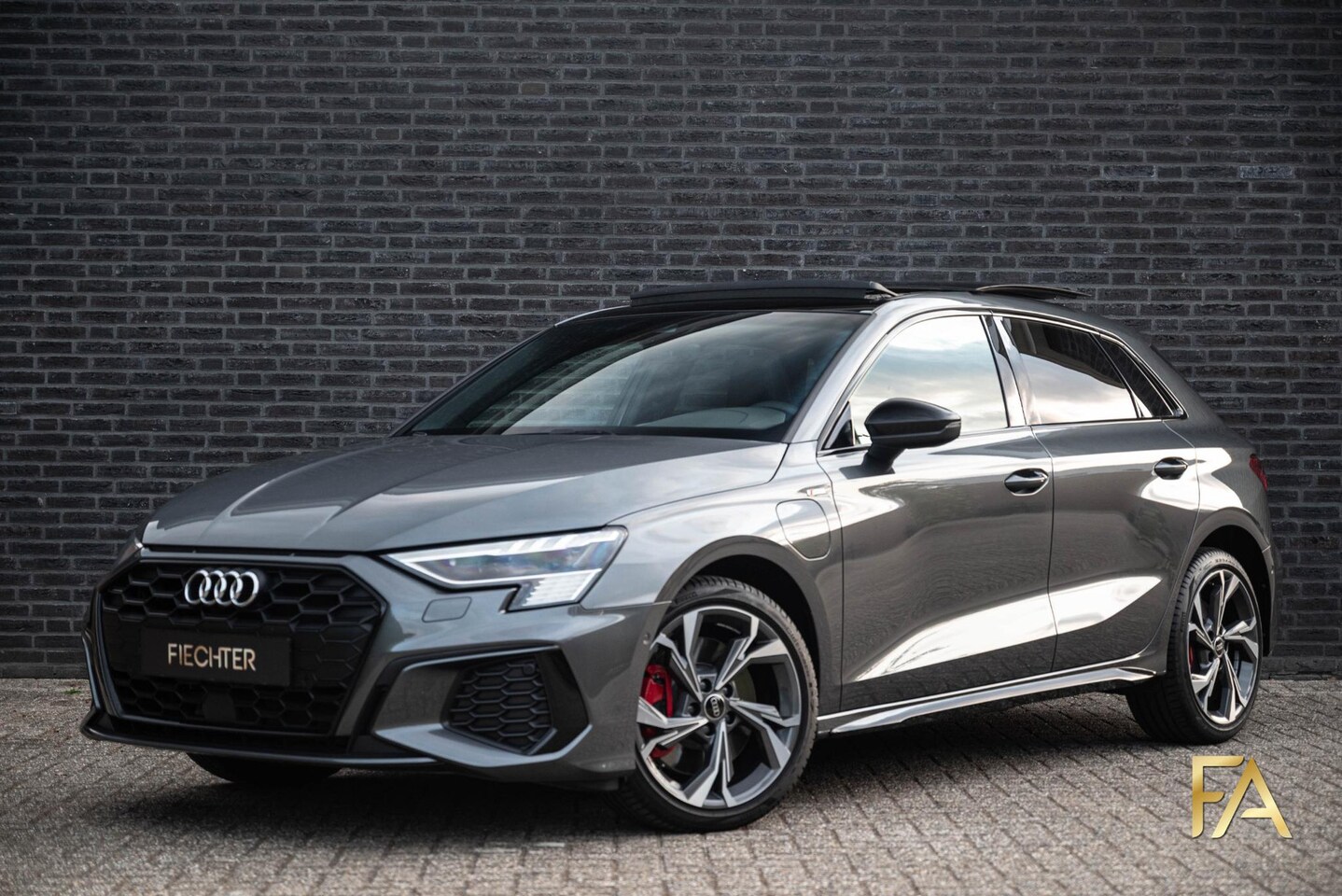 Audi A3 Sportback - 45 TFSI e S edition Competition Panodak|RS Seats|MatrixLED|B&O - AutoWereld.nl