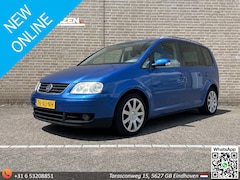 Volkswagen Touran - 1.6-16V FSI Highline | Leder | Climate | Cruise | Stoelverwarming | Trekhaak |