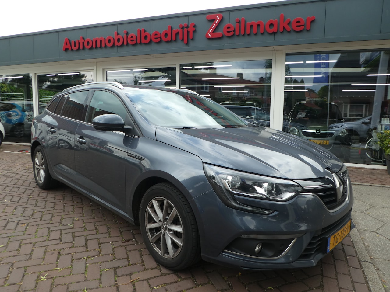 Renault Mégane Estate - 1.5 dCi Eco2 Zen Clima, LM velgen, Trekhaak. Navi - AutoWereld.nl