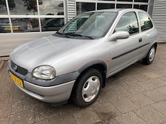 Opel Corsa - 1.2i-16V Strada - Automaat - Stuurbekrachtiging