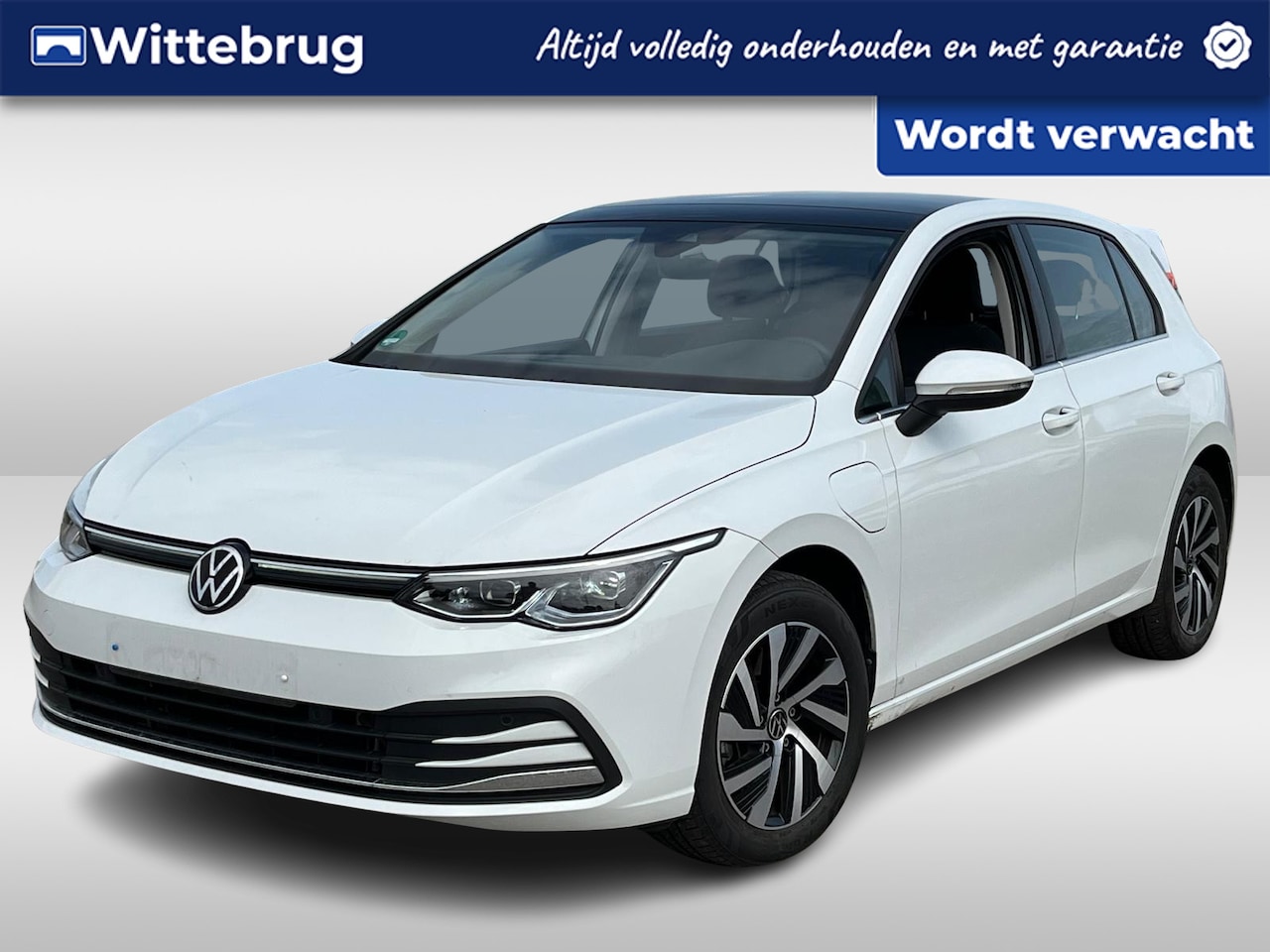 Volkswagen Golf - 1.4 eHybrid 204pk Style DSG Automaat / LED / Navigatie / Panorama dak / LM velgen / Wegkl - AutoWereld.nl