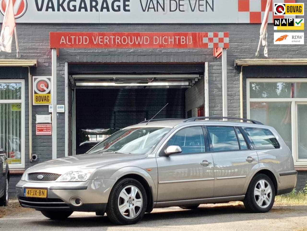 Ford Mondeo Wagon - 2.5 V6 Ghia 2.5 V6 Ghia - AutoWereld.nl