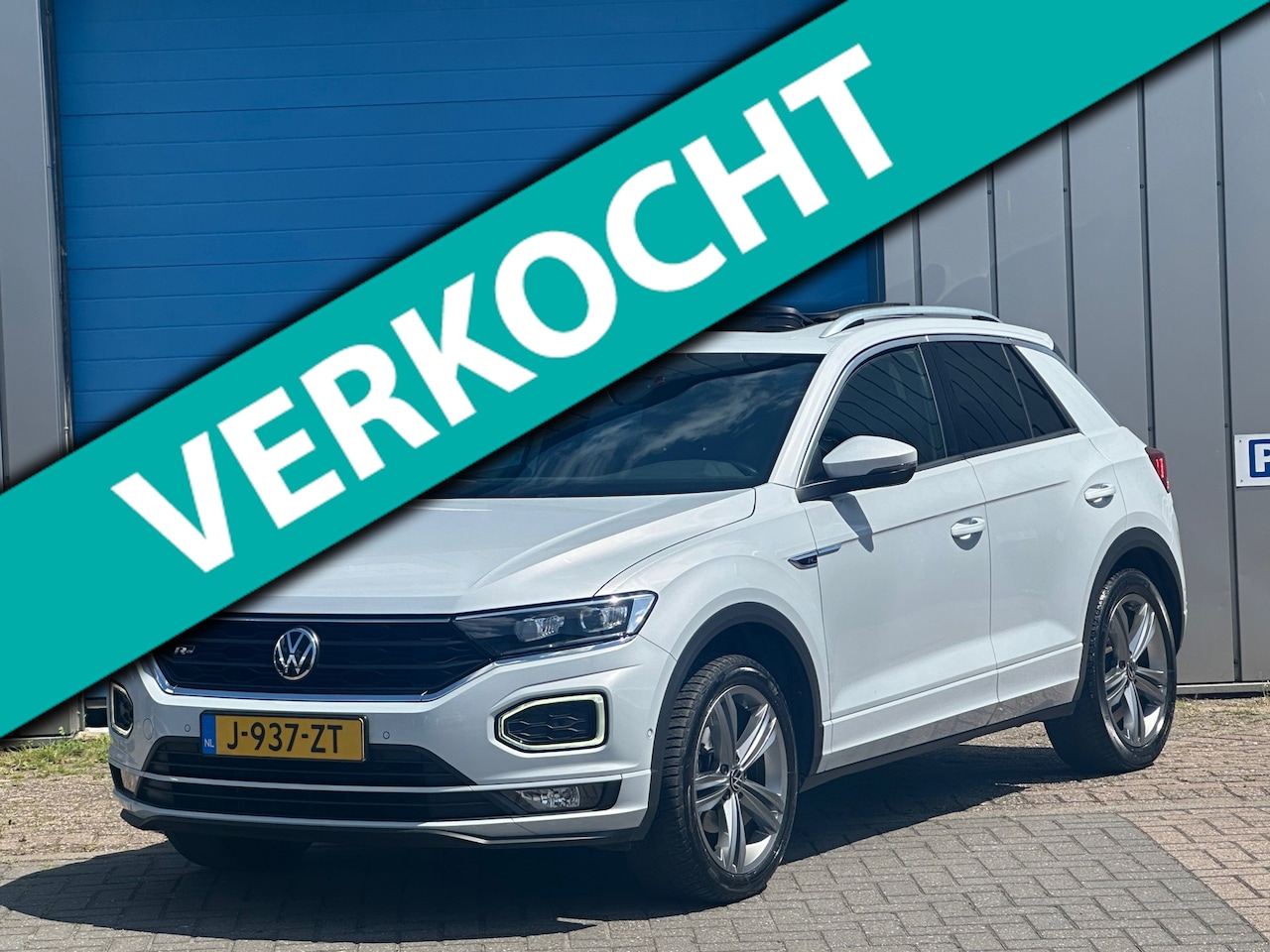 Volkswagen T-Roc - 1.5 TSI Sport R LINE PANO VIRTUAL CAMERA 1 EIG ORG NL AUTO - AutoWereld.nl